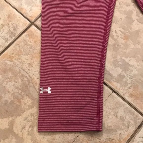 UNDER ARMOUR HeatGear Striped Compression Crops - Picture 5 of 6